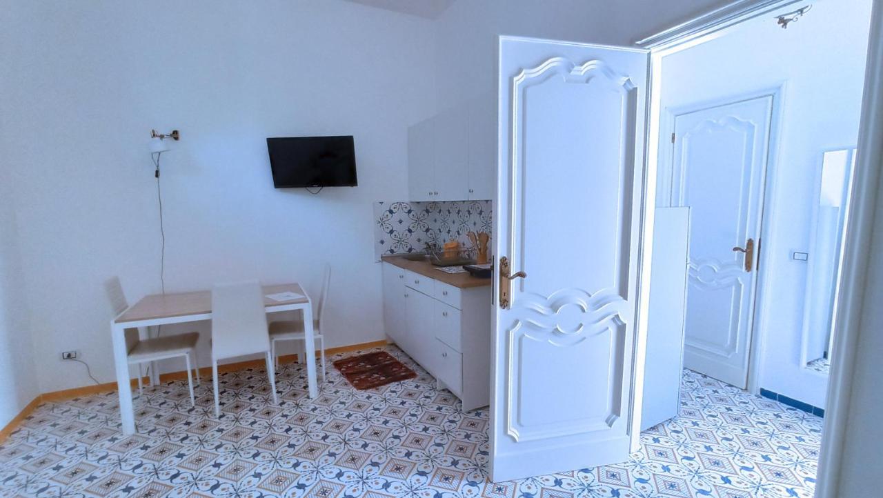 Villa Mary - Apartments Trani Exterior photo