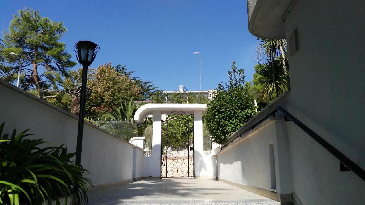 Villa Mary - Apartments Trani Exterior photo